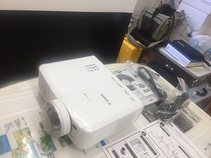 プロジェクター